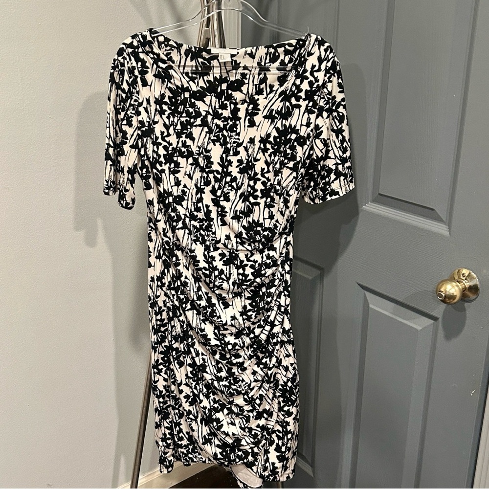 H&M black‎ and white floral pattern rouched fitted dress